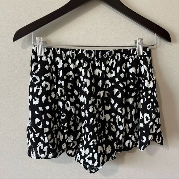 Lulu’s Yana Black and White Leopard Print Tie-Front Shorts - Picture 7 of 11